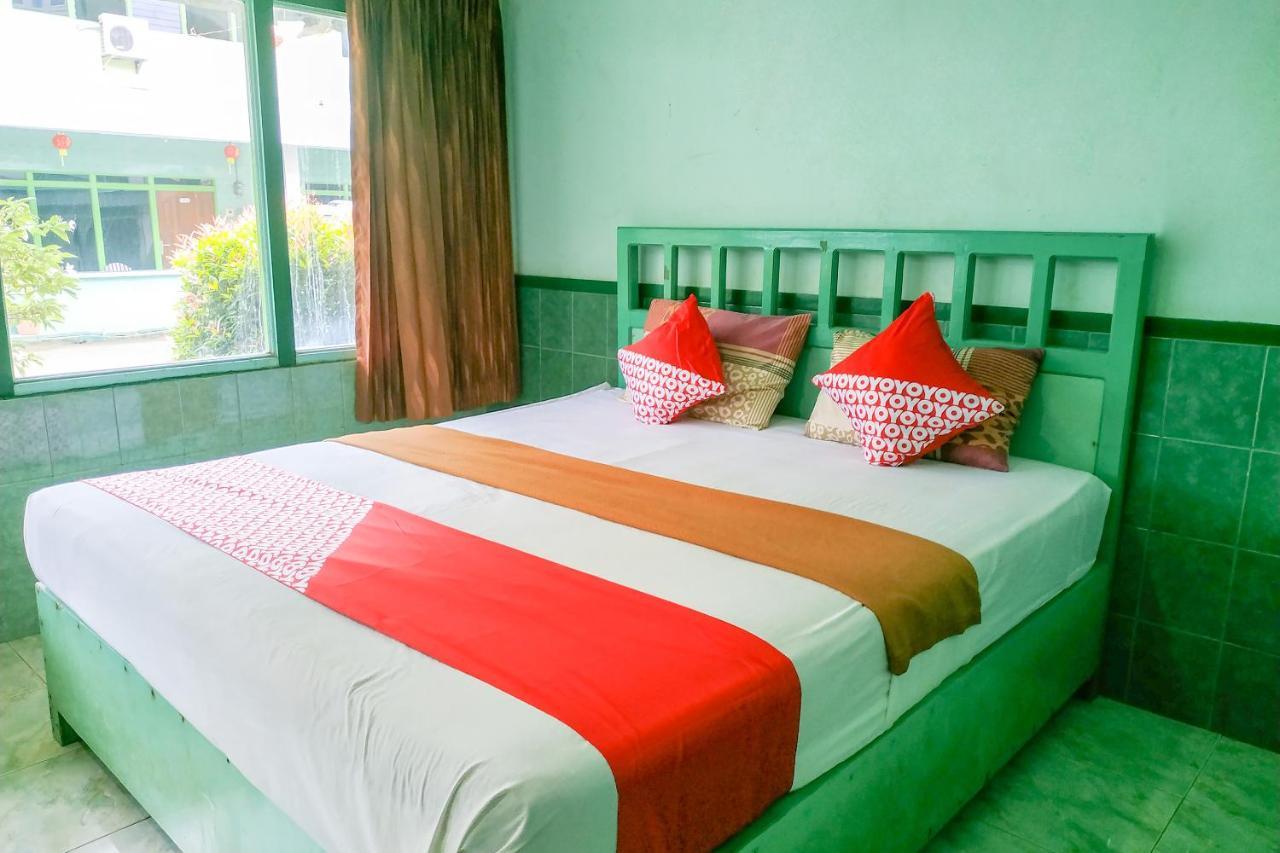 Super Oyo 3098 Hotel Sahabat Baru Сінкаванг Екстер'єр фото