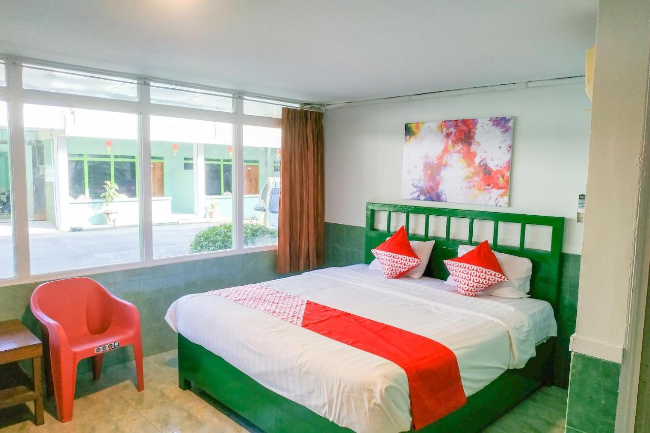Super Oyo 3098 Hotel Sahabat Baru Сінкаванг Екстер'єр фото
